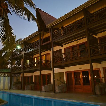 Hotel Baobab Cafe โมรอนดาวา ภายนอก รูปภาพ
