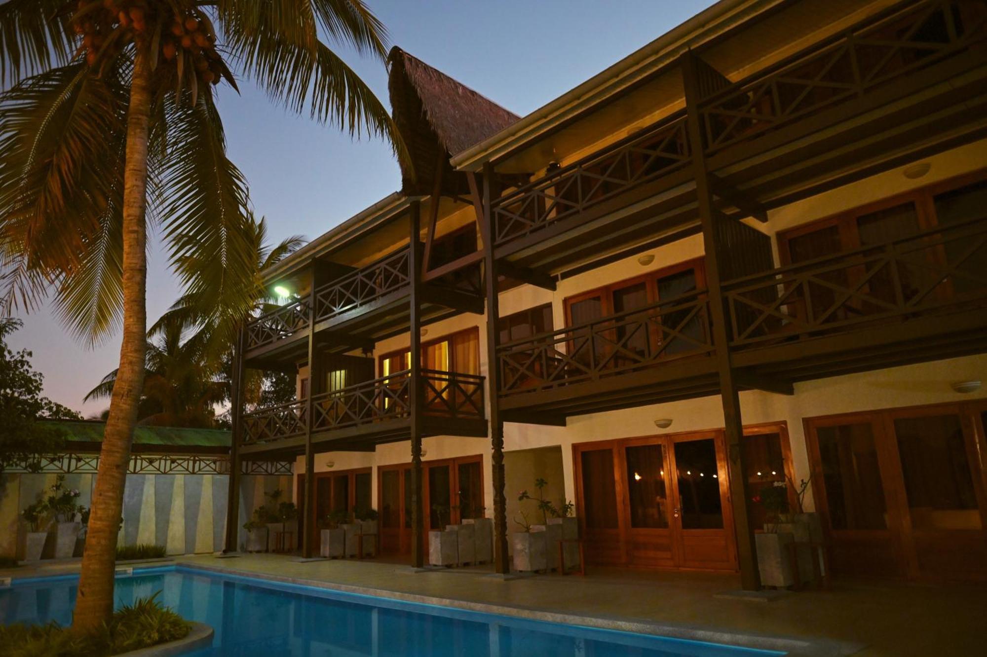 Hotel Baobab Cafe โมรอนดาวา ภายนอก รูปภาพ