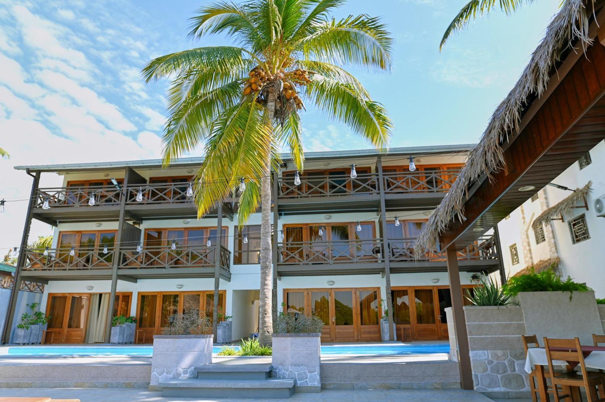 Hotel Baobab Cafe โมรอนดาวา ภายนอก รูปภาพ