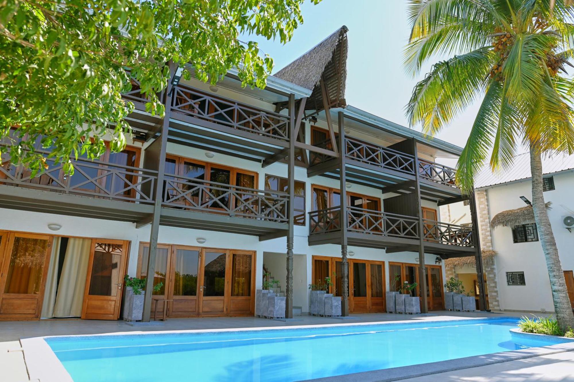 Hotel Baobab Cafe โมรอนดาวา ภายนอก รูปภาพ